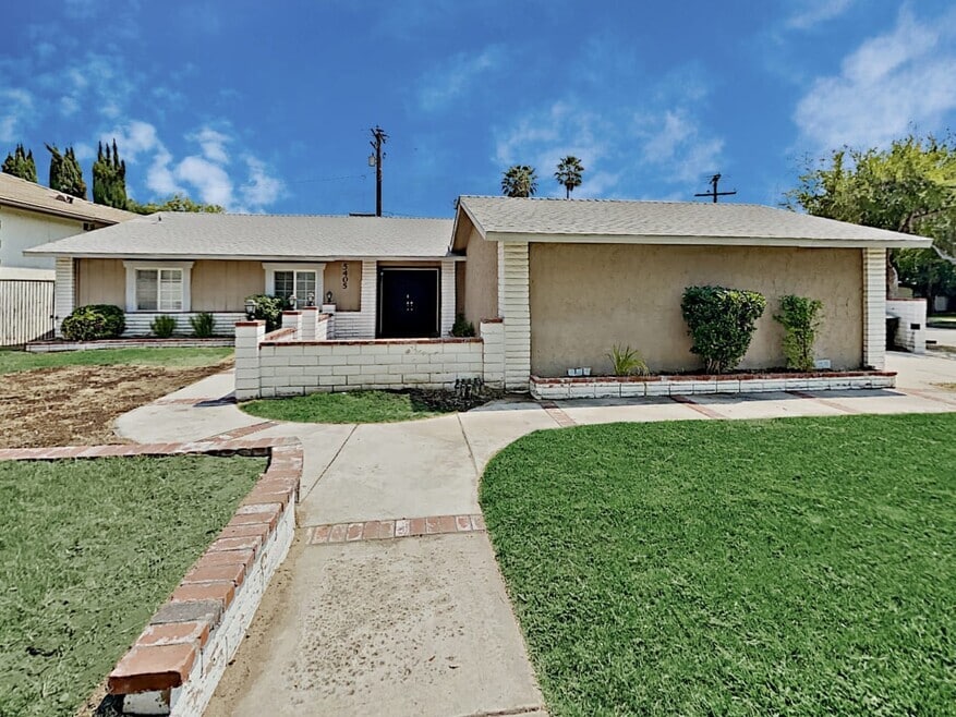 3D Tour - 5405 N Acacia Ave
