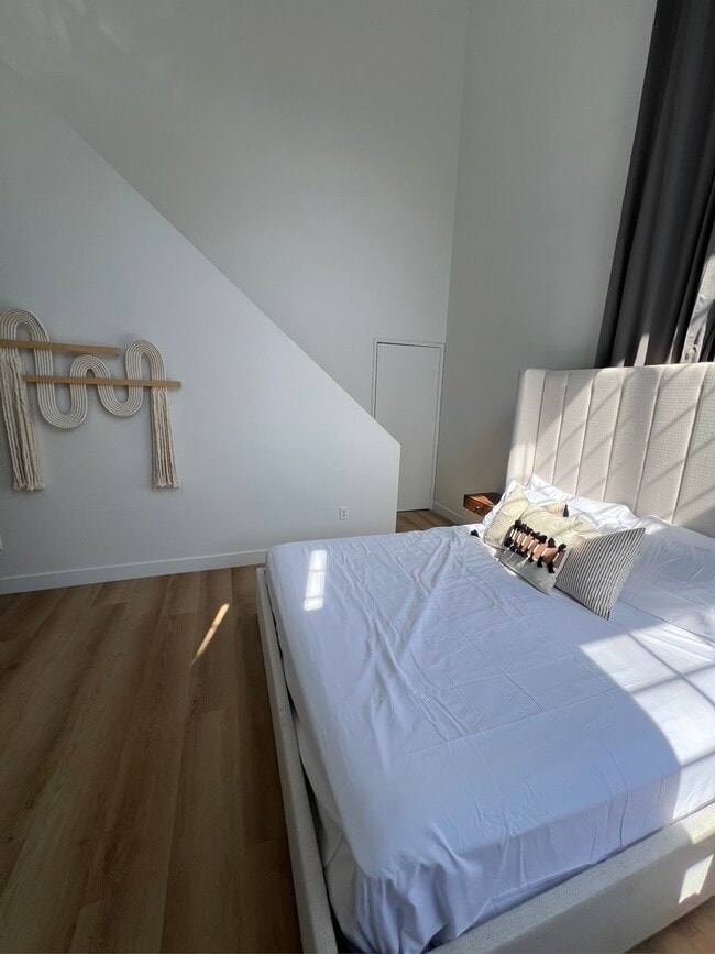 Photo - 2584 S Centinela Ave Unit 1