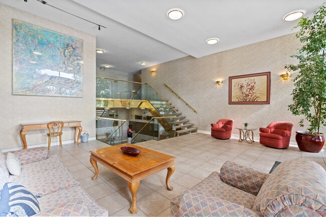 lobby - 4915 Tyrone Ave Unit 215