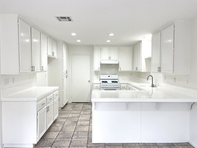 Photo - Spacious Home in Ivey Pointe!