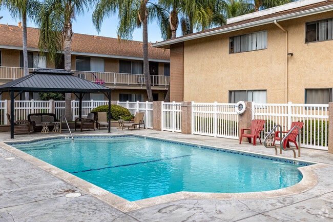 Building Photo - Atrium Gardens
