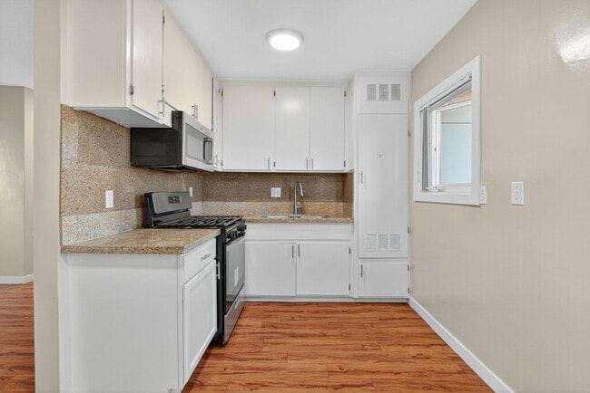 Photo - 210 E 29th St Unit 19