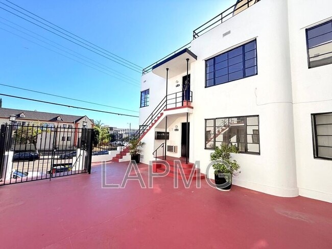 Photo - 3919 W 8th St