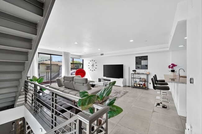 Photo - 1418 Innes Pl