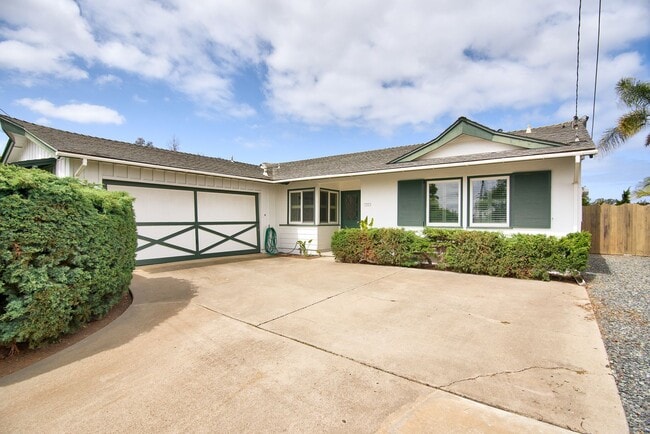 Building Photo - Spacious 4-bedroom, 2-bathroom home in coveted University City