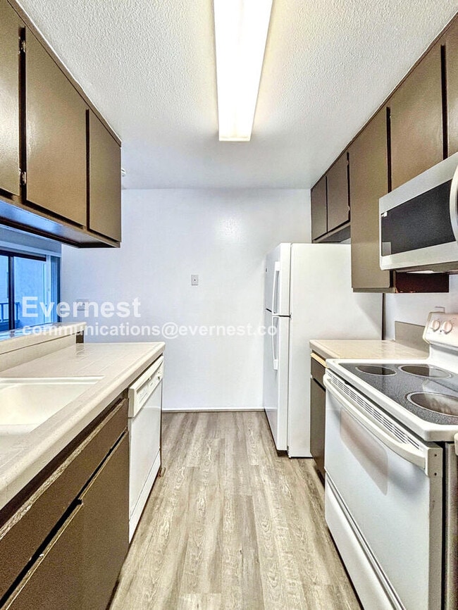 Photo - 3215 Midway Dr Unit 701