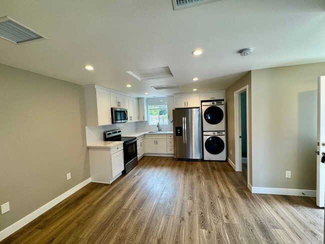 Photo - 874-876 North Orange St Unit #876