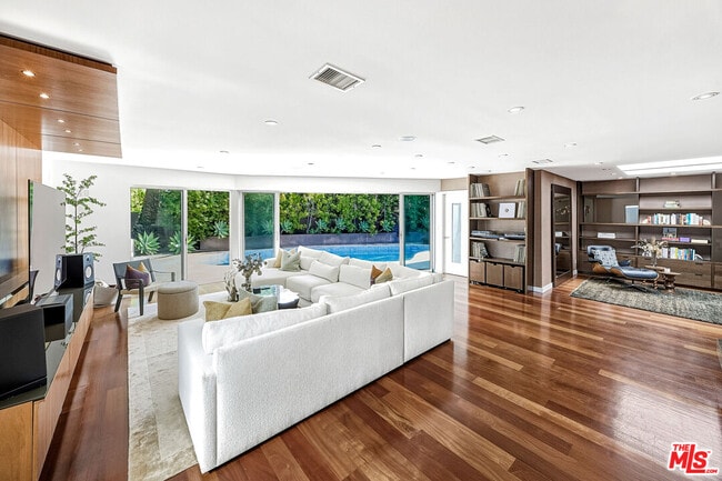 Photo - 3154 Queensbury Dr