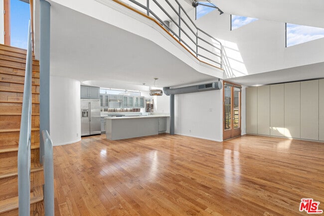 Photo - 1015 Marine St Unit 4