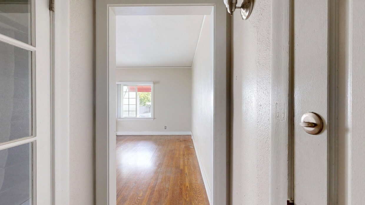 3D Tour - 170 N El Molino Ave