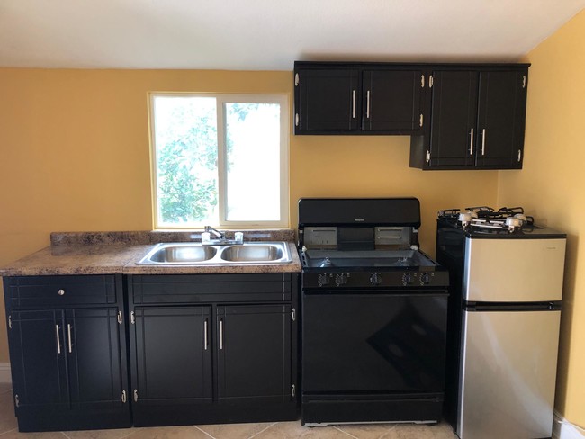 Building Photo - 1499 Wilson Ave Unit 2