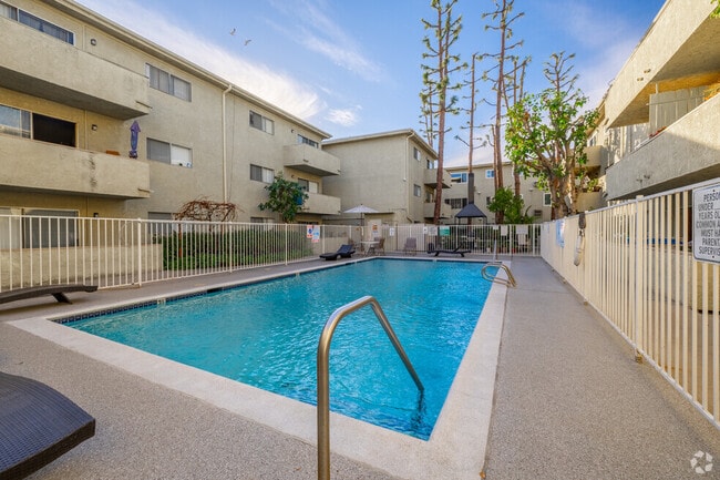 Photo - Oak Tree Apartments