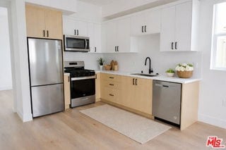 Photo - 11241 Morrison St