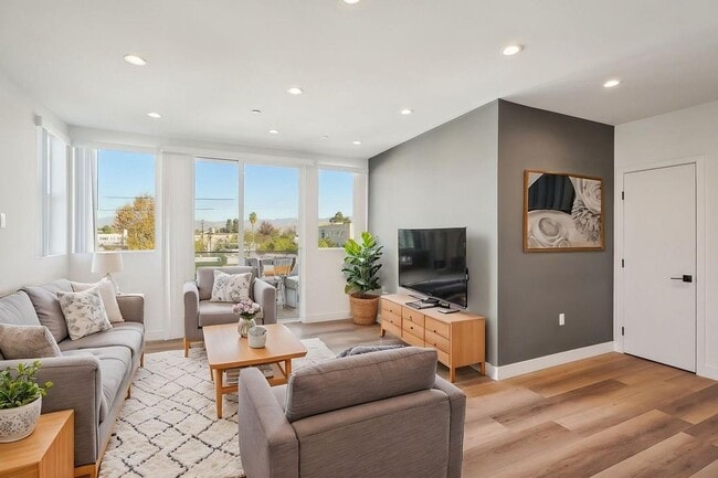 IM 21 - IM 21 Apartment Unit 404