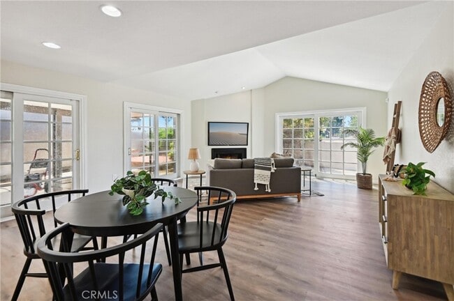 Building Photo - 1224 Fairway Cir