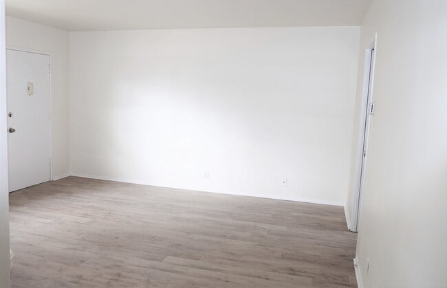 Photo - Spacious, modern, and bright! Love at first sight Unit #2