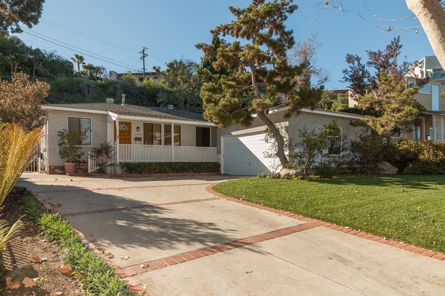 Photo - 11940 Woodbine St House