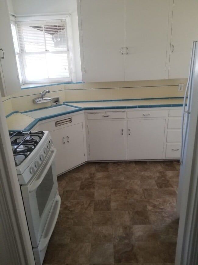 Photo - 2BD/1BA Bungalow in East Cypress, Santa Ma...