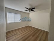 Photo - 961 W 1st St