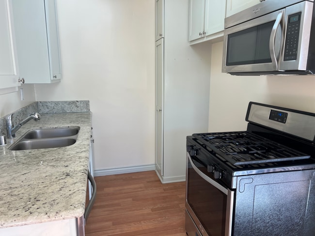 Photo - 1523 Scott Rd Unit D