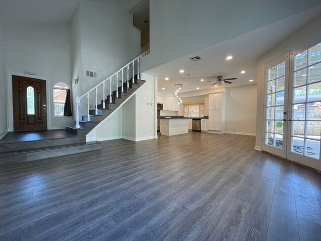 Photo - BEAUTIFUL 4 BEDROOM + 3 BATHROOM HOUSE IN SANTA CLARITA AVAILABLE NOW!