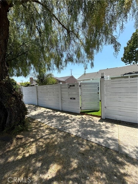 Photo - 12008 Roscoe Blvd