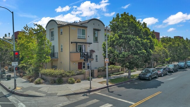 Photo - 8620 Belford Ave Townhome