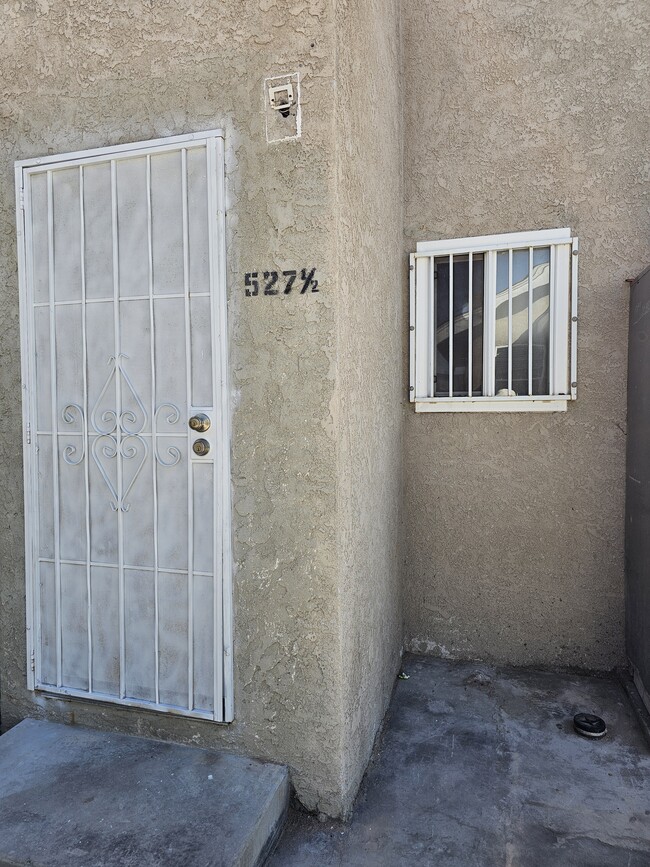 Building Photo - 527 1/2 W 19th St