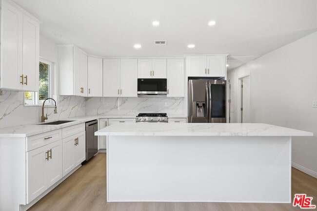 Photo - 1832 Summit Ave