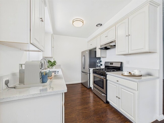 Photo - Ocean Park Boulevard Apartments