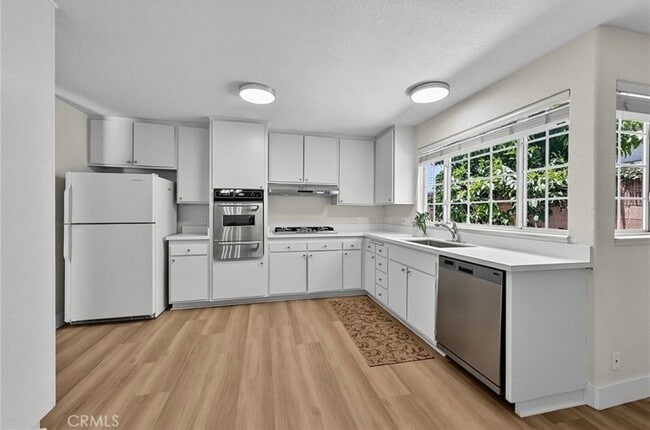 Photo - 19541 Hartsdale Cir