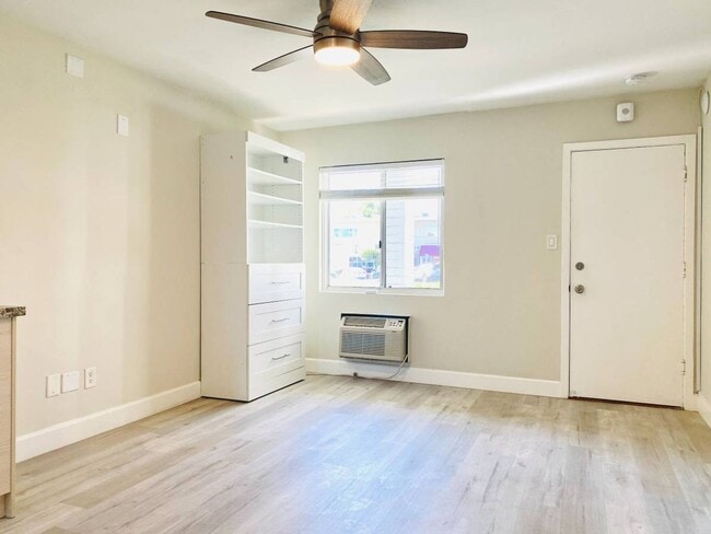 Building Photo - AVAILABLE NOW! STUDIO APARTMENTS IN THE HEART OF LA JOLLA! ONLY $1,600/mo Unit 1141 Silverado St #112