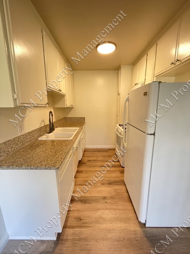 Photo - 13956 Vanowen St