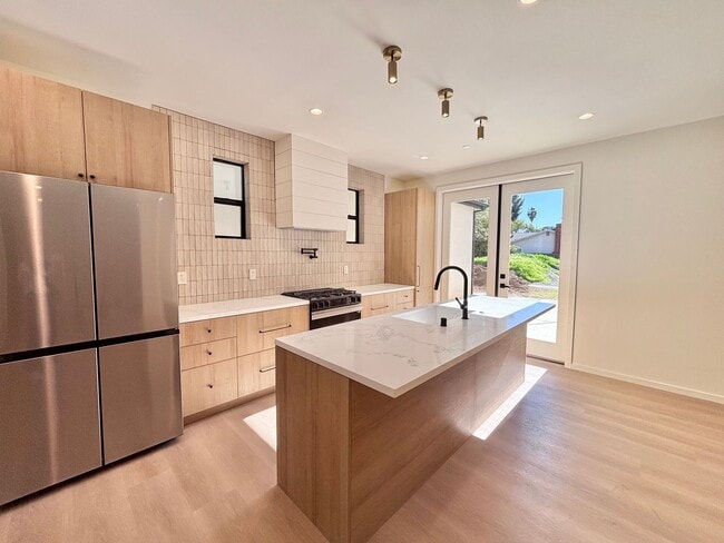 Photo - 17852 Saticoy St Unit 17852 Saticoy St