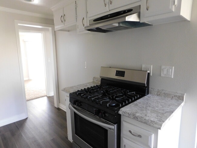 Photo - Valencia Apartments
