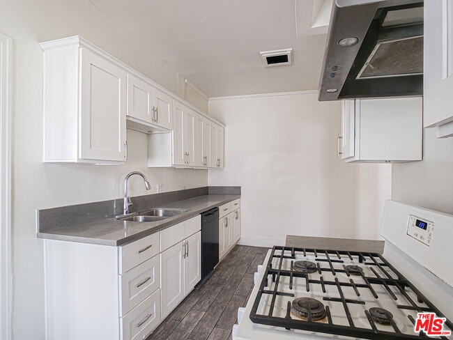 Photo - 109 S Berendo St Unit 3