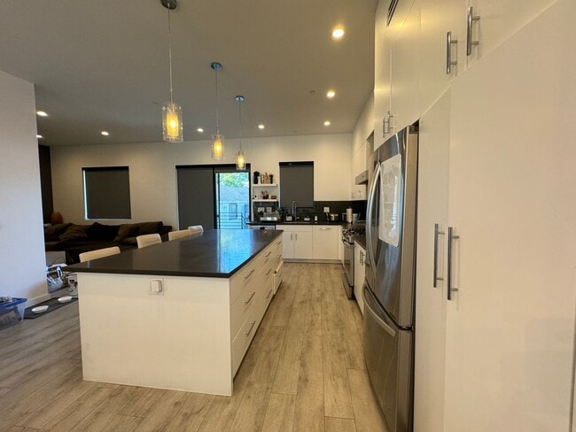Photo - Five Bedroom/Four Bathroom Luxury House in Koreatown
