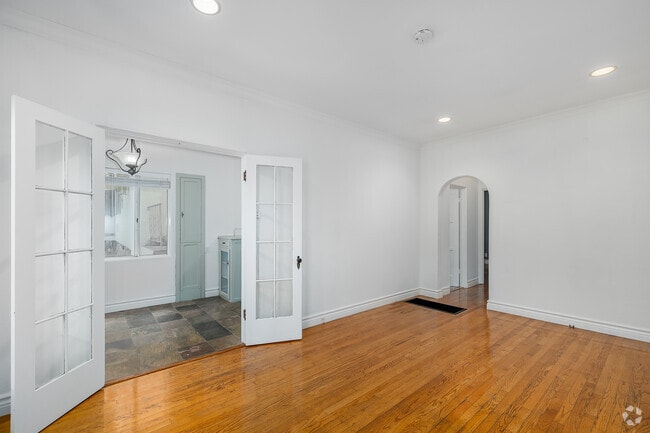 Interior Photo - 1147 6th St