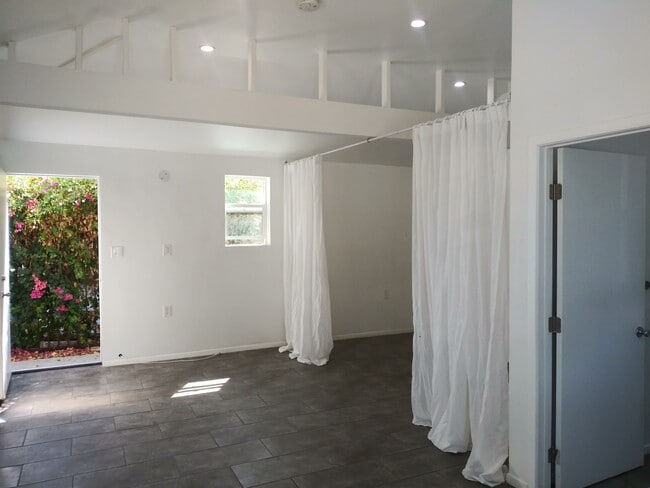 Photo - 6661 Enfield Ave