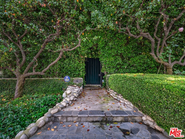 Photo - 1321 Hayworth Ave Unit C