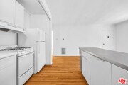 Photo - 1132-1132 Larrabee St Condo Unit 1