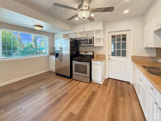 Building Photo - Charming 2B/1BA House w/ Large Yard, Garag...