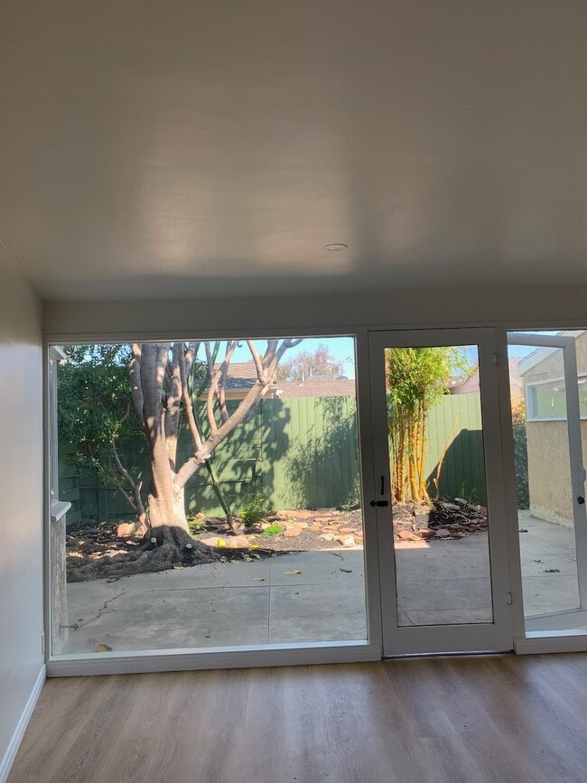 Building Photo - 6213 Commodore Sloat Dr Unit 6213