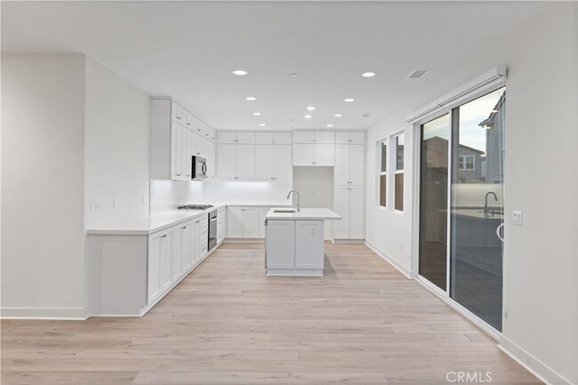 Photo - 641 Jasper St