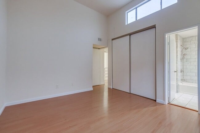 Photo - 1077 W Kensington Rd Unit 3