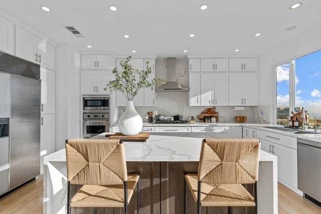 Photo - 2019 Sunset Plaza Dr