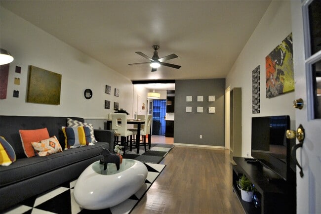 Building Photo - 12423 Chandler Blvd Unit 12423 1/2