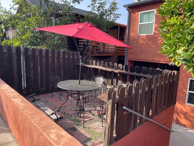 Photo - 955 Hyperion Ave