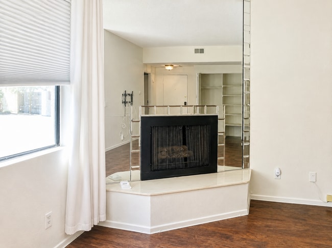 Photo - 17914 Magnolia Blvd Unit 128