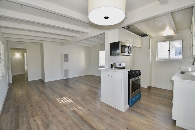 Photo - 6125 Whitsett Ave Unit 07